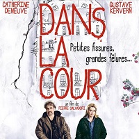 Dans la cour