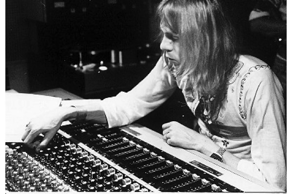 ,schulze,@,Electronique, - Disparition : Le compositeur allemand Klaus Schulze (Tangerine Dream, 'Schizophrénia') est mort